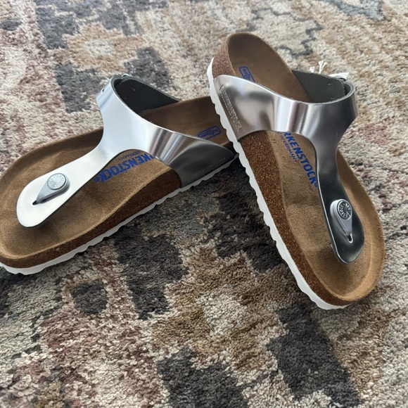 Birkenstock Silver Gizeh Sandals - Picture 3 of 6